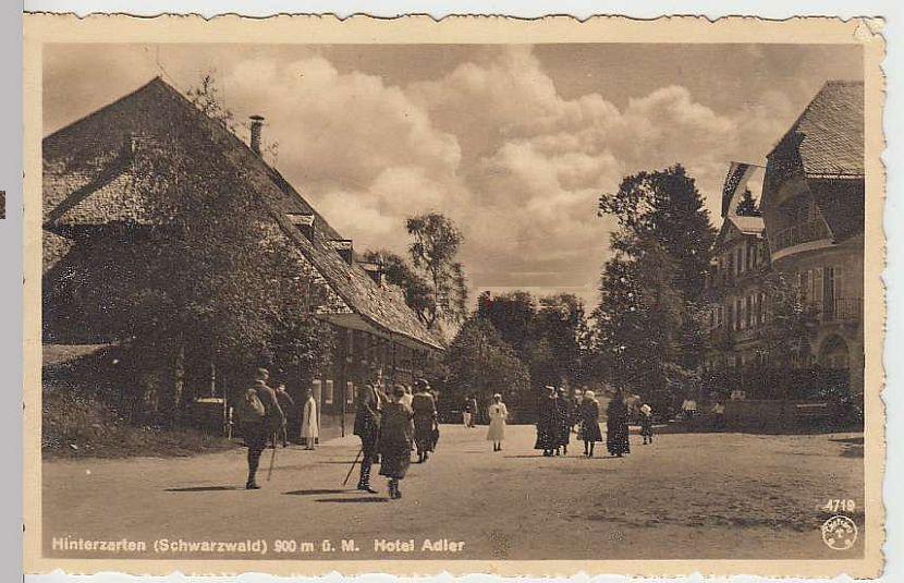 Das historische Schwarzwaldhaus und das Haupthaus um 1920