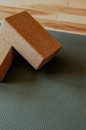Ein Yoga-Stein oder Yoga-Block ist ein glatter Block aus Holz oder aus festem, aber bequemem Material, wie z. B. Hartschaumgummi oder Kork, der als Stütze im Yoga als Übung verwendet wird.